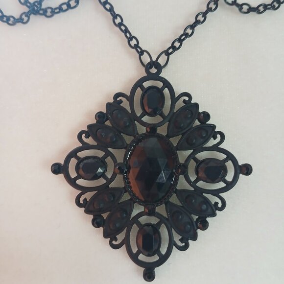 Victorian Gothic Witchy Pendant - Picture 2 of 3